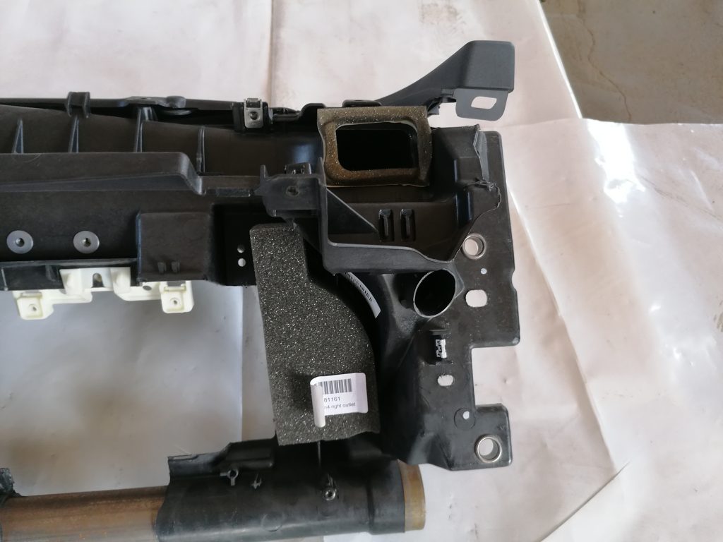 Mērinstrumentu paneļa pastiprinātājs priekš VOLVO C30 2008 TURQUOISE 5 Mērinstrumentu paneļa pastiprinātājs priekš VOLVO C30 2008 TURQUOISE