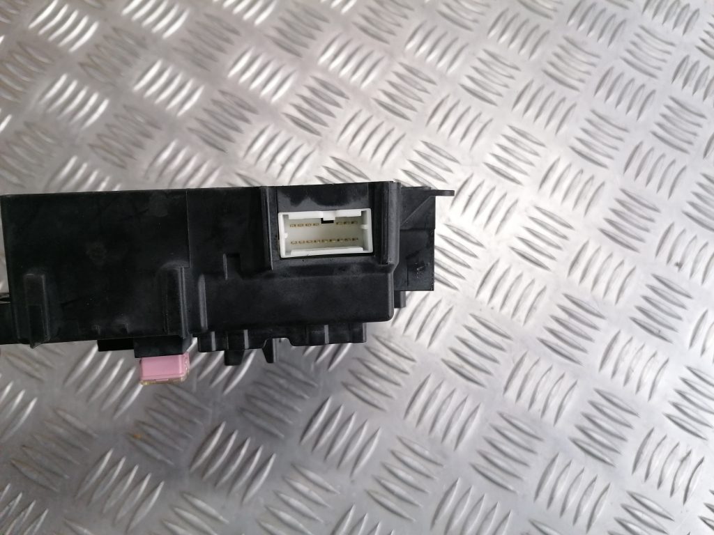 Drošinātāju relejas kaste priekš CITROEN C-CROSSER 2009