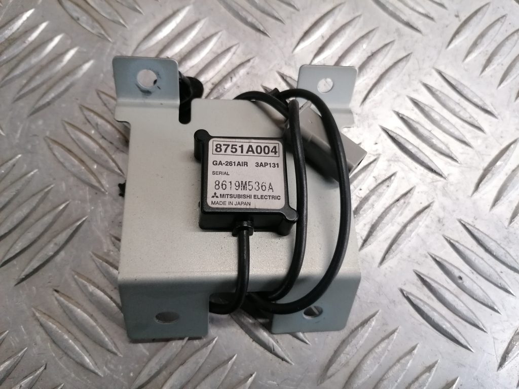 Antenas vadības bloks priekš CITROEN C-CROSSER 2009 4 Antenas vadības bloks priekš CITROEN C-CROSSER 2009