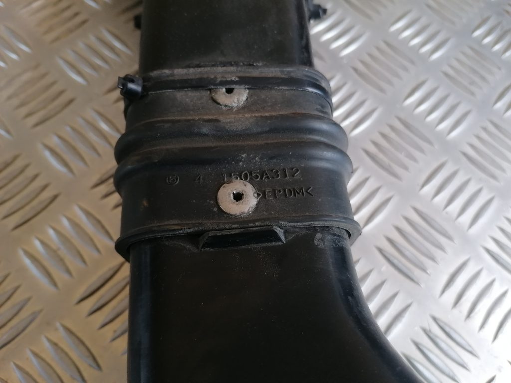 Gaisa filtra korpusa caurule priekš CITROEN C-CROSSER 2009 3 Gaisa filtra korpusa caurule priekš CITROEN C-CROSSER 2009