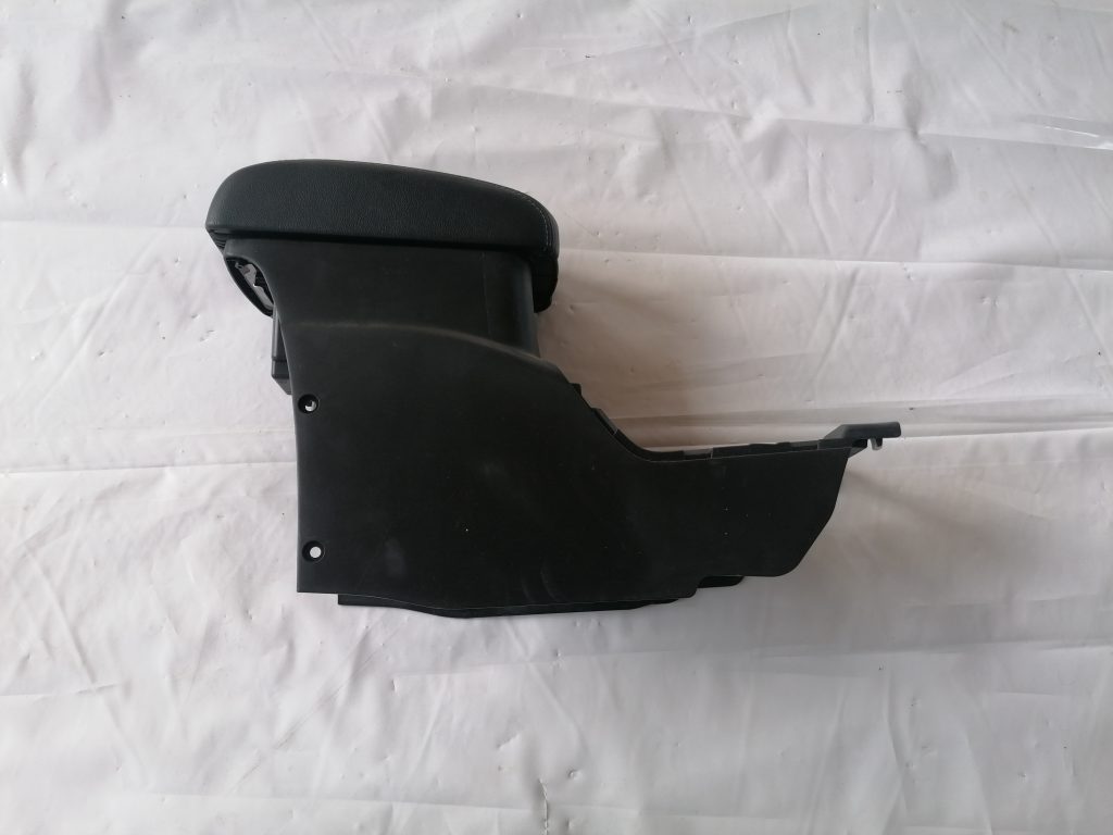 Centrālās konsoles apdares lielākā daļa priekš CITROEN C-CROSSER 2009