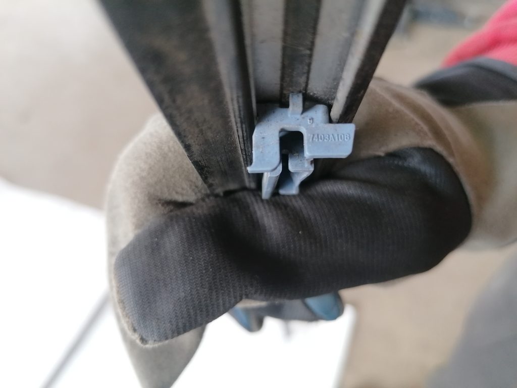 Salona plastmasa priekš CITROEN C-CROSSER 2009 3 Salona plastmasa priekš CITROEN C-CROSSER 2009