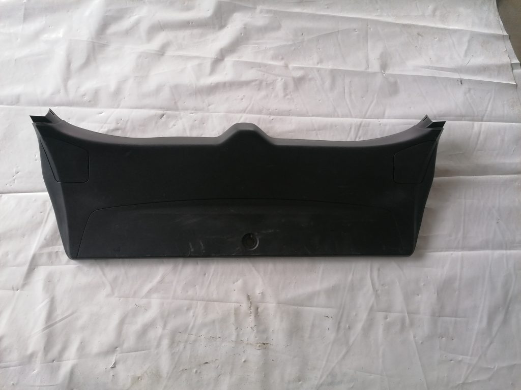 Bagāžnieka vāka liela apdare priekš CITROEN C-CROSSER 2009