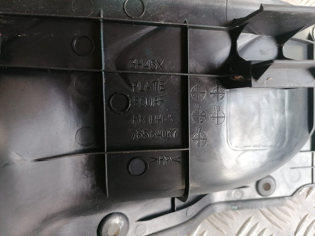 Sliekšņa aizmugurēja kreisa uzlika (salonā) priekš CITROEN C-CROSSER 2009