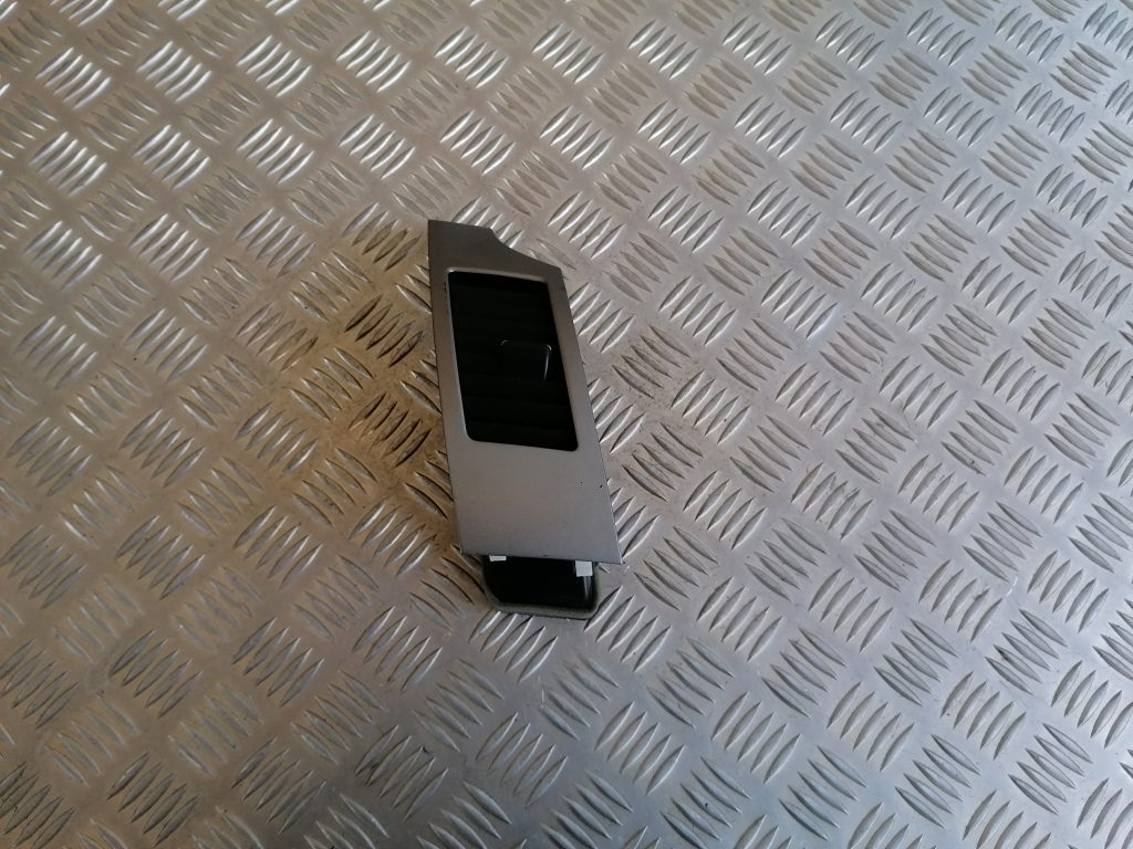 Mērinstrumentu paneļa gaisa vads, centrā priekš CITROEN C-CROSSER 2009 1 Mērinstrumentu paneļa gaisa vads, centrā priekš CITROEN C-CROSSER 2009