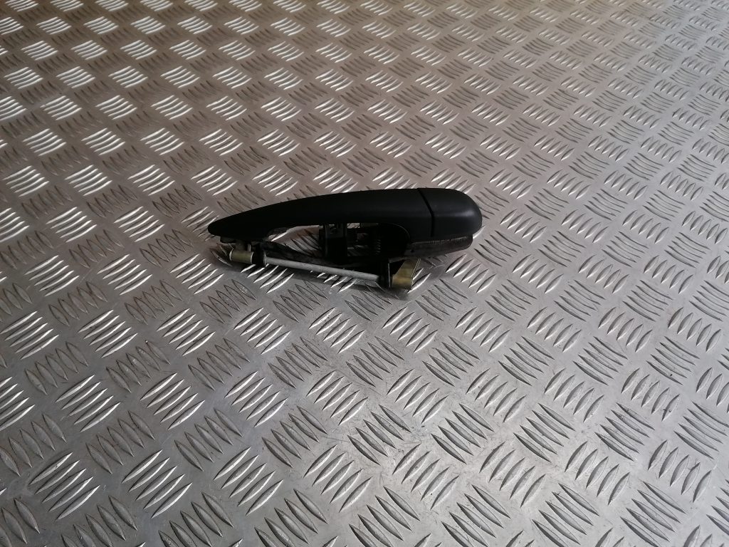 Priekšējāis labais durvju rokturis priekš BMW 320D E46 2004 TOURING