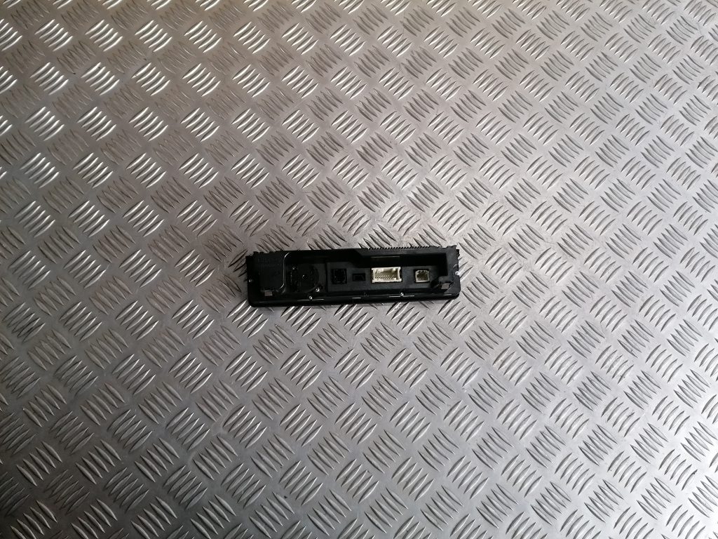 Klimata kontroles bloks priekš BMW 320D E46 2004 TOURING 3 Klimata kontroles bloks priekš BMW 320D E46 2004 TOURING