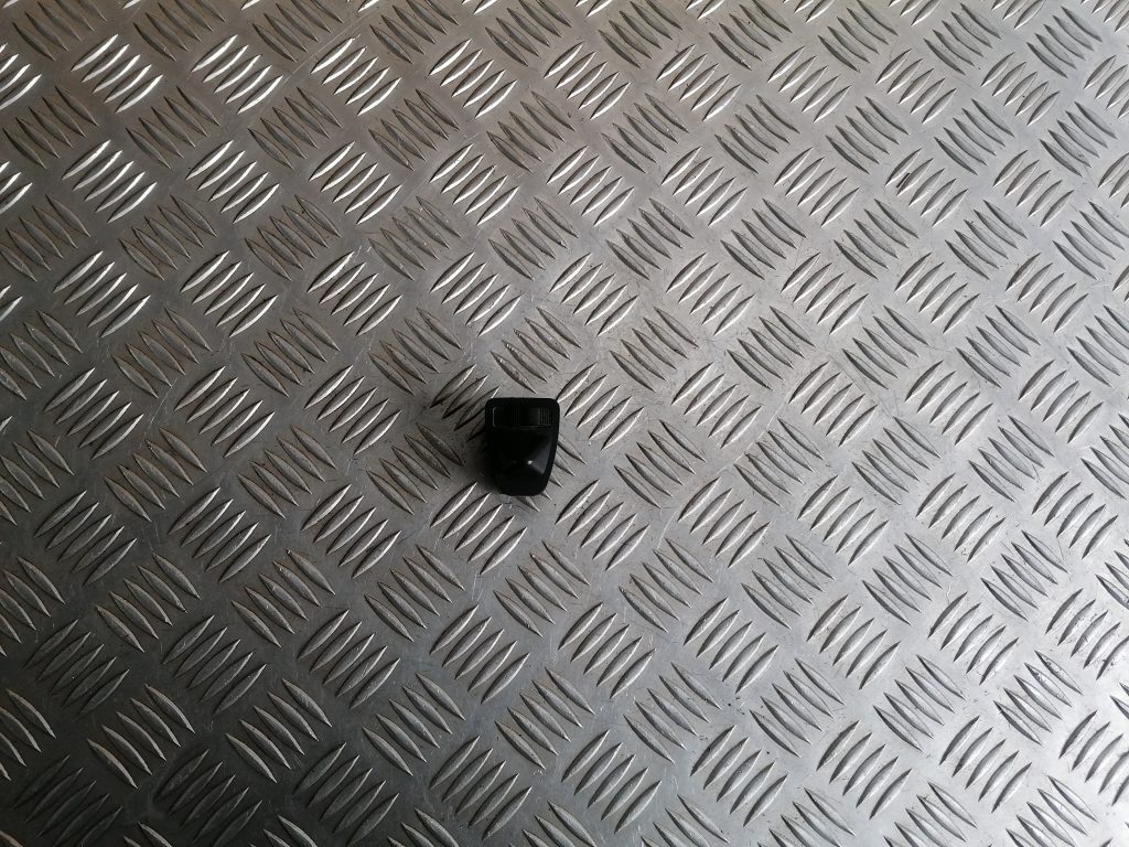 Spoguļa regulēšanas poga priekš BMW 320D E46 2004 TOURING 1 Spoguļa regulēšanas poga priekš BMW 320D E46 2004 TOURING