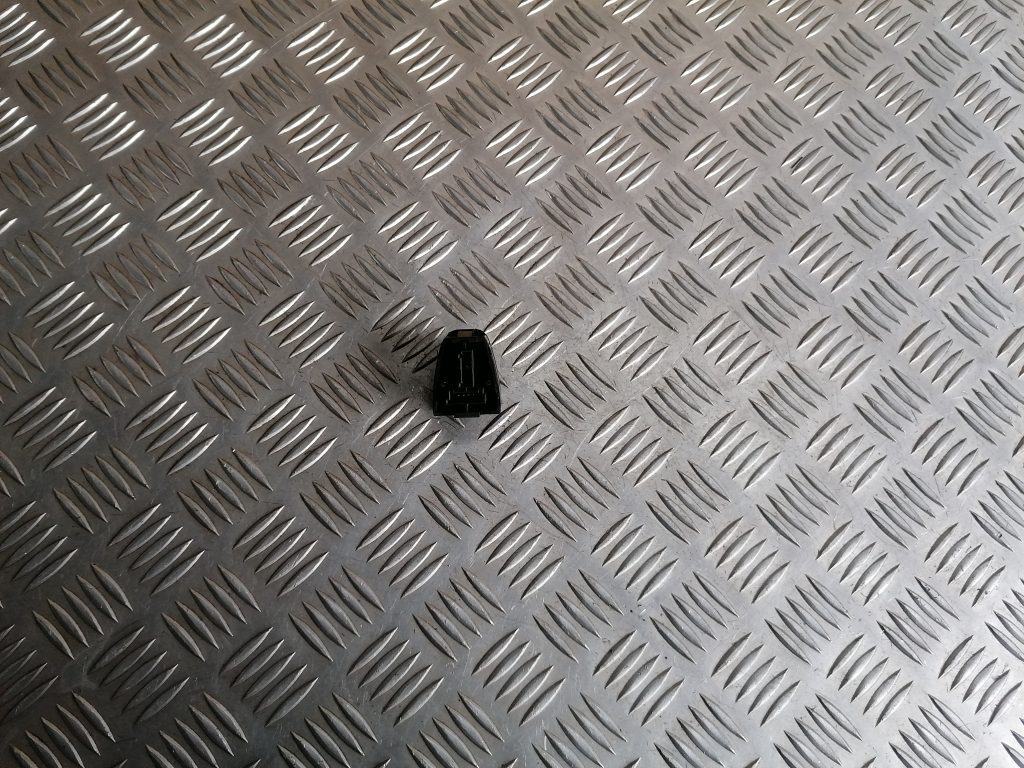 Spoguļa regulēšanas poga priekš BMW 320D E46 2004 TOURING 2 Spoguļa regulēšanas poga priekš BMW 320D E46 2004 TOURING