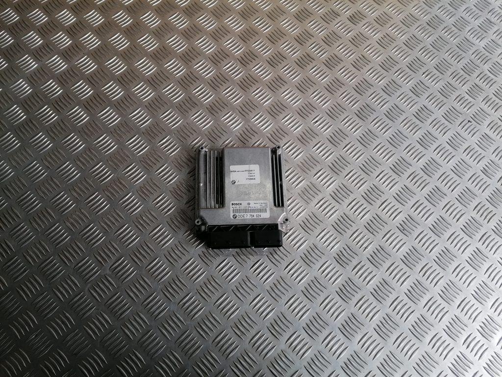 Dzinēja vadības bloks priekš BMW 320D E46 2004 TOURING 1 Dzinēja vadības bloks priekš BMW 320D E46 2004 TOURING