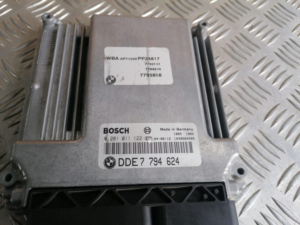 Dzinēja vadības bloks priekš BMW 320D E46 2004 TOURING 4 Dzinēja vadības bloks priekš BMW 320D E46 2004 TOURING