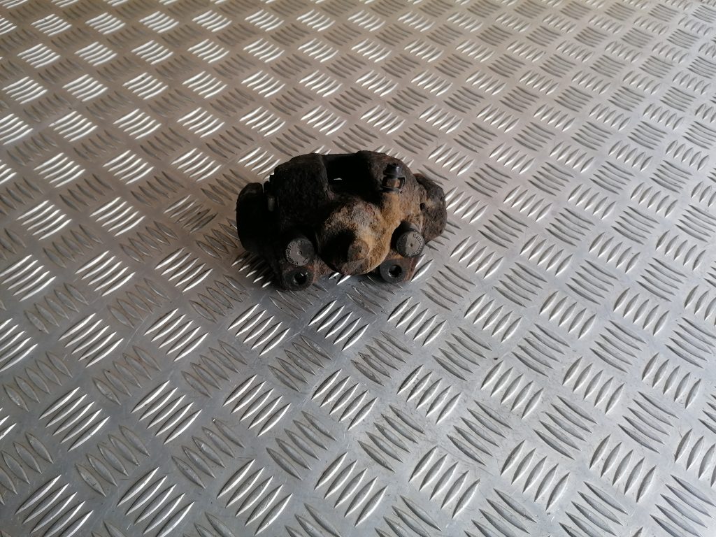 Aizmugurējais kreisais suports priekš BMW 320D E46 2004 TOURING 2 Aizmugurējais kreisais suports priekš BMW 320D E46 2004 TOURING