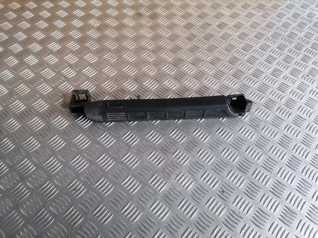 Bagāžnieka nodalījuma ventilācijas režģis priekš BMW 320D E46 2004 TOURING 2 Bagāžnieka nodalījuma ventilācijas režģis priekš BMW 320D E46 2004 TOURING