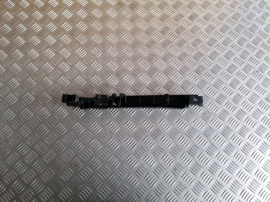 Bagāžnieka nodalījuma ventilācijas režģis priekš BMW 320D E46 2004 TOURING 3 Bagāžnieka nodalījuma ventilācijas režģis priekš BMW 320D E46 2004 TOURING