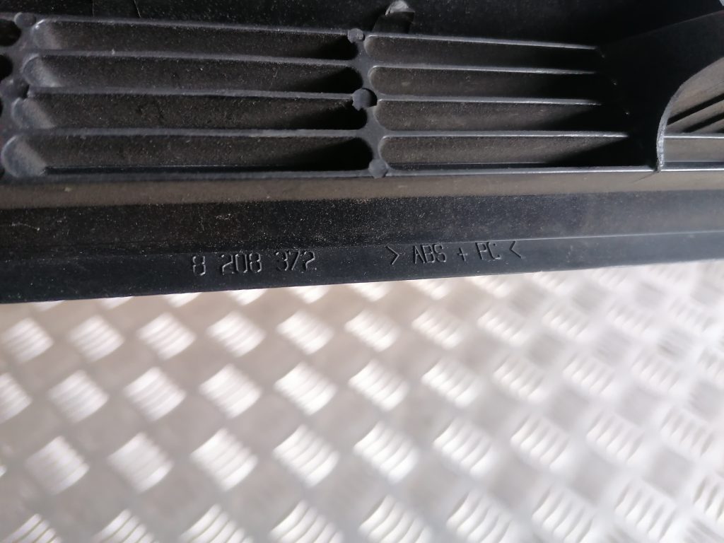 Bagāžnieka nodalījuma ventilācijas režģis priekš BMW 320D E46 2004 TOURING 5 Bagāžnieka nodalījuma ventilācijas režģis priekš BMW 320D E46 2004 TOURING