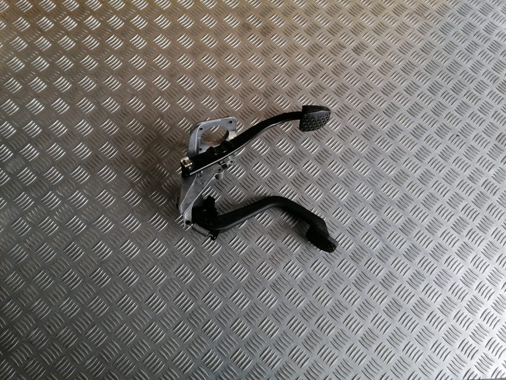 Pedāļu bloks priekš BMW 320D E46 2004 TOURING 1 Pedāļu bloks priekš BMW 320D E46 2004 TOURING