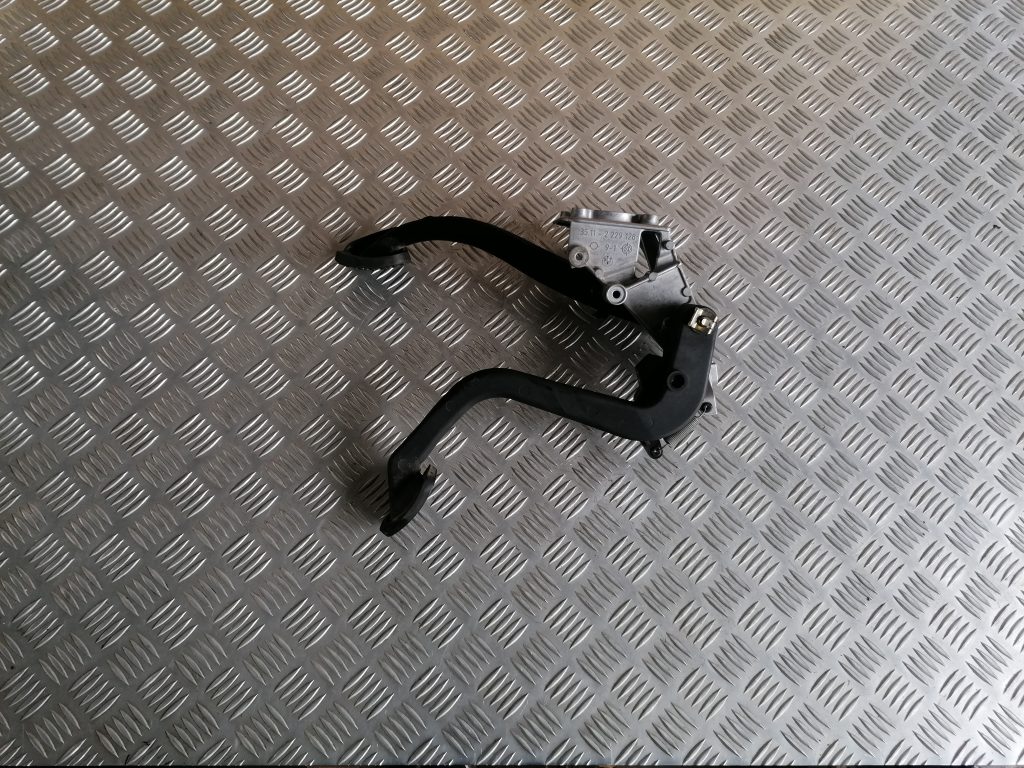 Pedāļu bloks priekš BMW 320D E46 2004 TOURING 2 Pedāļu bloks priekš BMW 320D E46 2004 TOURING