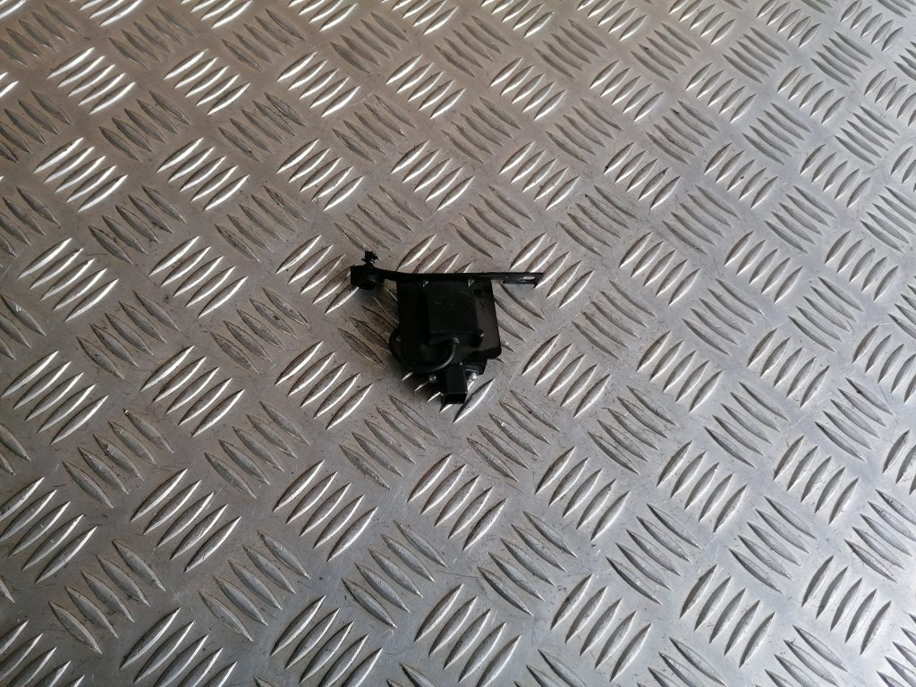 Antenas pastiprinātāja bloks priekš VOLVO XC70 2007 2 Antenas pastiprinātāja bloks priekš VOLVO XC70 2007