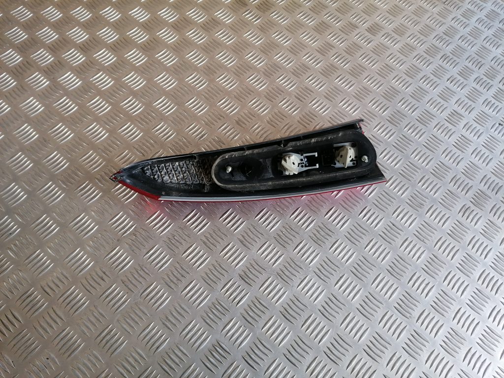 Aizmugurējais labais lukturis priekš VOLVO XC70 2007 2 Aizmugurējais labais lukturis priekš VOLVO XC70 2007