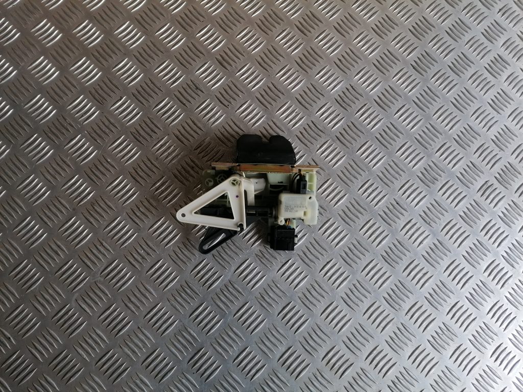 Bagāžnieka vāka slēdzene priekš VOLVO XC70 2007 2 Bagāžnieka vāka slēdzene priekš VOLVO XC70 2007