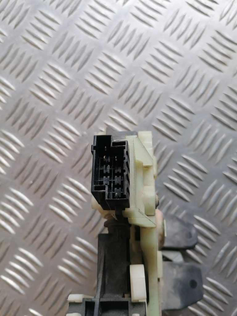 Bagāžnieka vāka slēdzene priekš VOLVO XC70 2007 3 Bagāžnieka vāka slēdzene priekš VOLVO XC70 2007