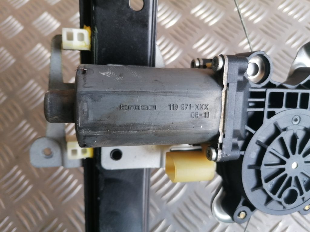 Stikla pacelšanas mehānisms aizmugurējais kreisais priekš VOLVO XC70 2007 4 Stikla pacelšanas mehānisms aizmugurējais kreisais priekš VOLVO XC70 2007