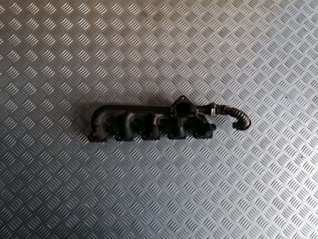 Izplūdes kolektors priekš VOLVO XC70 2007 1 Izplūdes kolektors priekš VOLVO XC70 2007