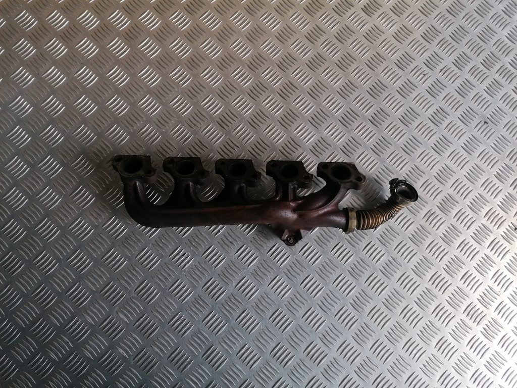 Izplūdes kolektors priekš VOLVO XC70 2007 2 Izplūdes kolektors priekš VOLVO XC70 2007