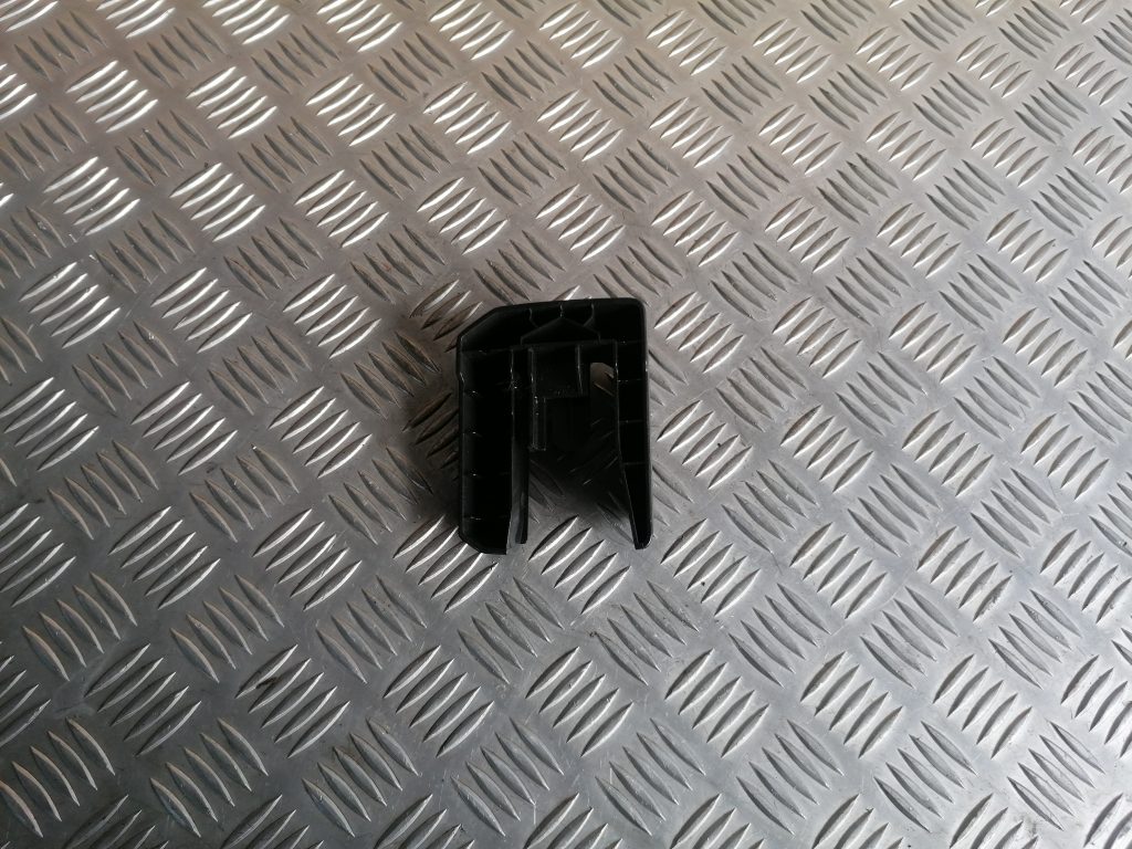 Salona plastmasa priekš VOLVO XC70 2007 2 Salona plastmasa priekš VOLVO XC70 2007