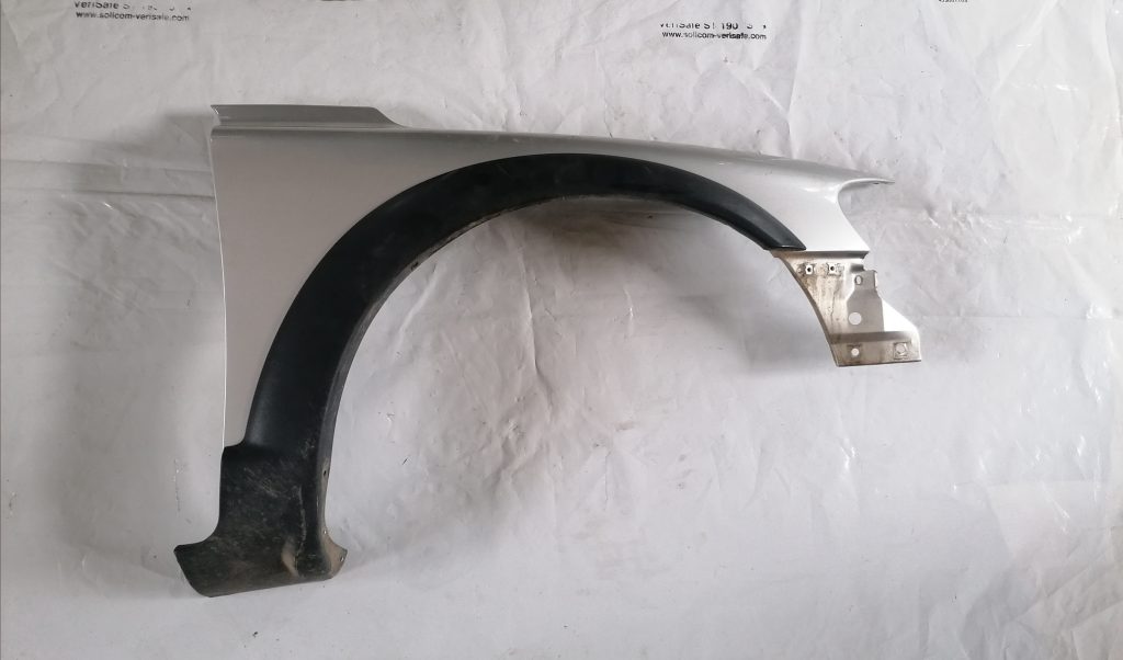 Priekšējais labais spārns priekš VOLVO XC70 2007