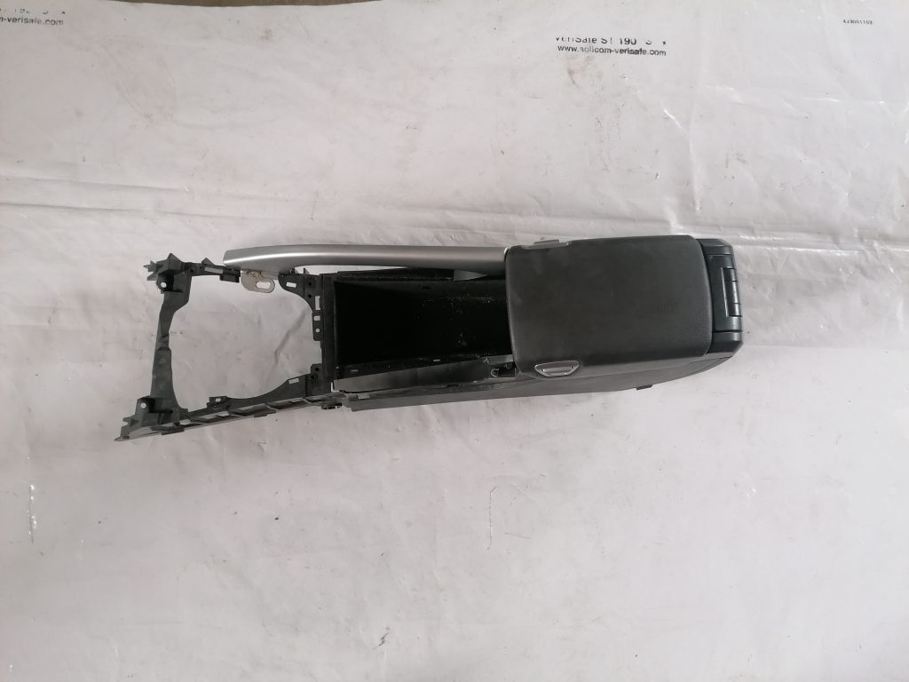 Centrālās konsoles apdares lielākā daļa priekš VOLVO XC70 2007