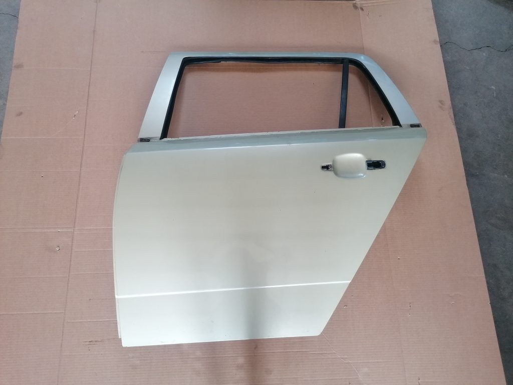 Aizmugurējās kreisās durvis priekš OPEL ASTRA H 2005