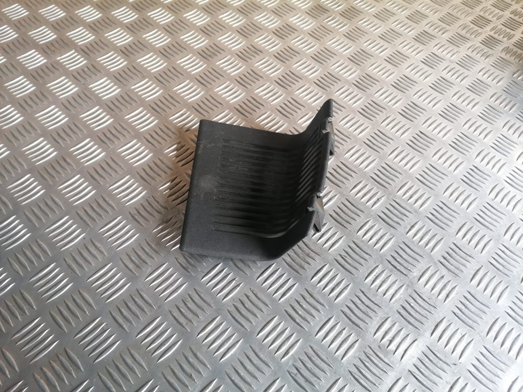 Bagāžnieka nodalījuma ventilācijas režģis priekš OPEL ASTRA H 2005