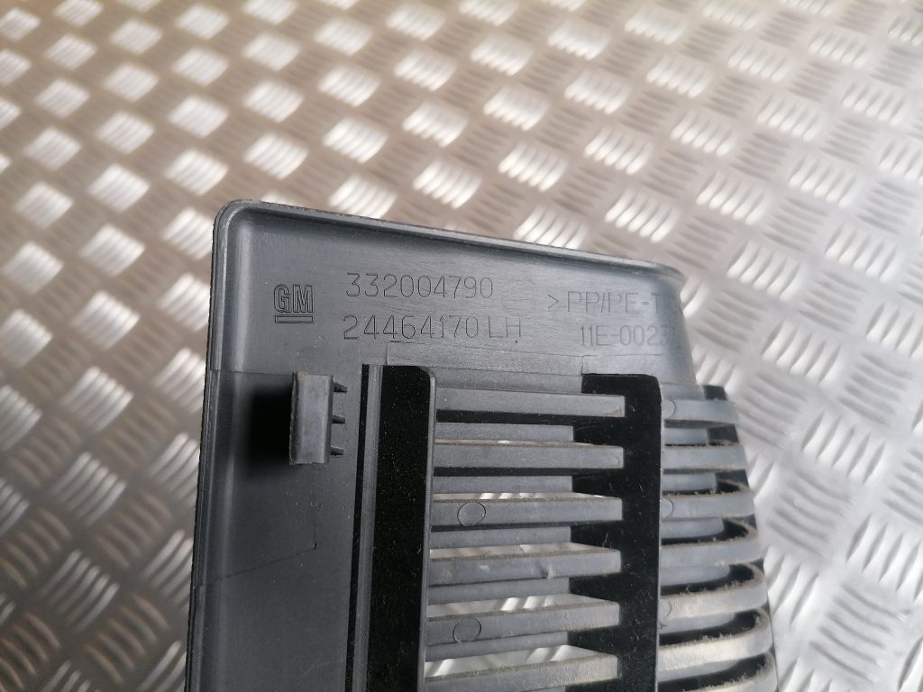 Bagāžnieka nodalījuma ventilācijas režģis priekš OPEL ASTRA H 2005