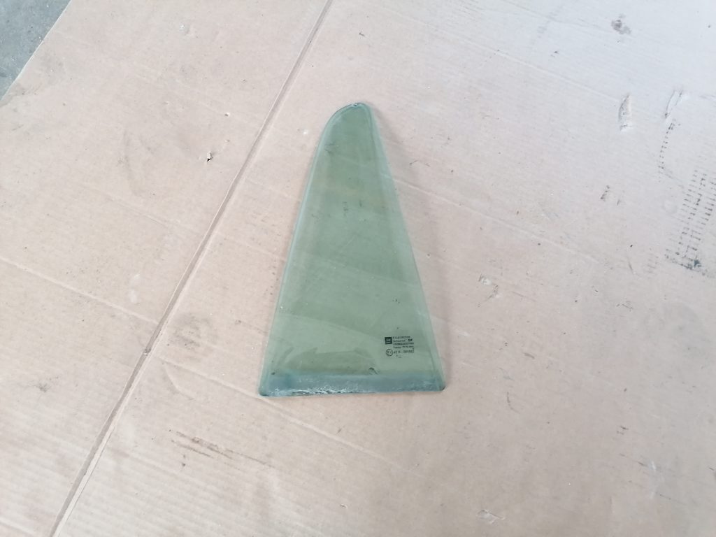 Labo durvju stūra stikls priekš OPEL ASTRA H 2005