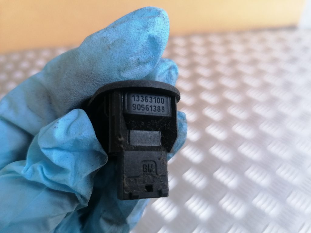 Stikla pacelšanas poga priekš OPEL ZAFIRA 2004