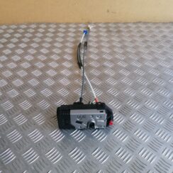 Aizmugurējo labo durvju slēdzene priekš OPEL ZAFIRA 2004