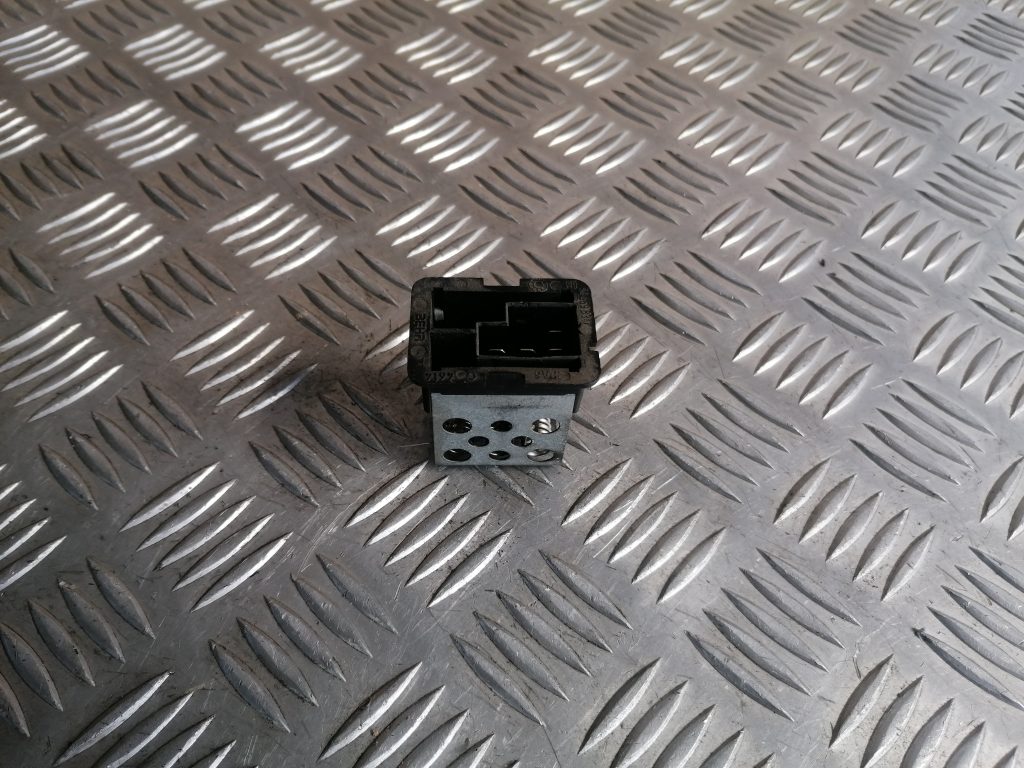 Salona ventilatora rezistors priekš OPEL ZAFIRA 2004 1 Salona ventilatora rezistors priekš OPEL ZAFIRA 2004