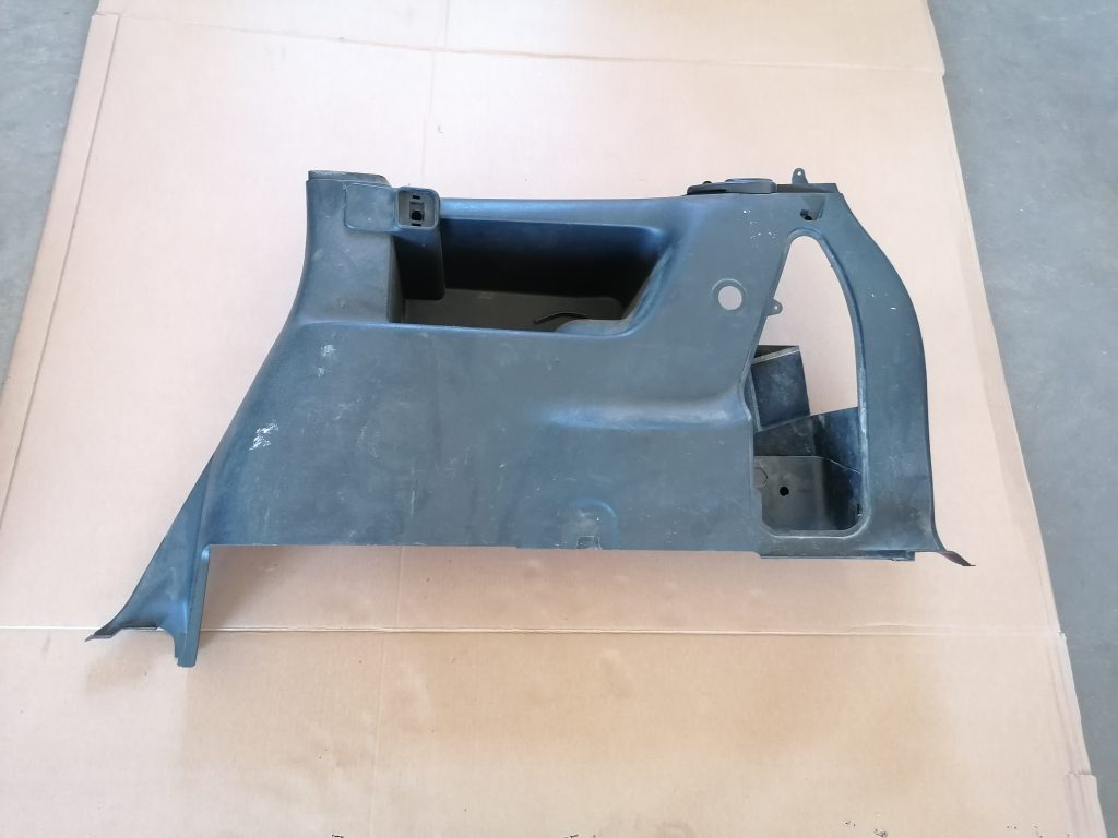 Bagāžnieka nodalījuma sānu apdare priekš OPEL ZAFIRA 2004 1 Bagāžnieka nodalījuma sānu apdare priekš OPEL ZAFIRA 2004