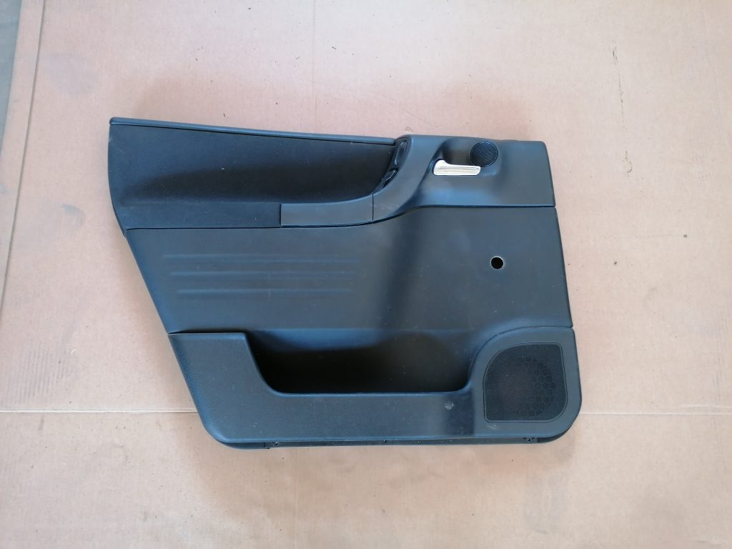 Aizmugurējo kreiso durvju apdare priekš OPEL ZAFIRA 2004 1 Aizmugurējo kreiso durvju apdare priekš OPEL ZAFIRA 2004