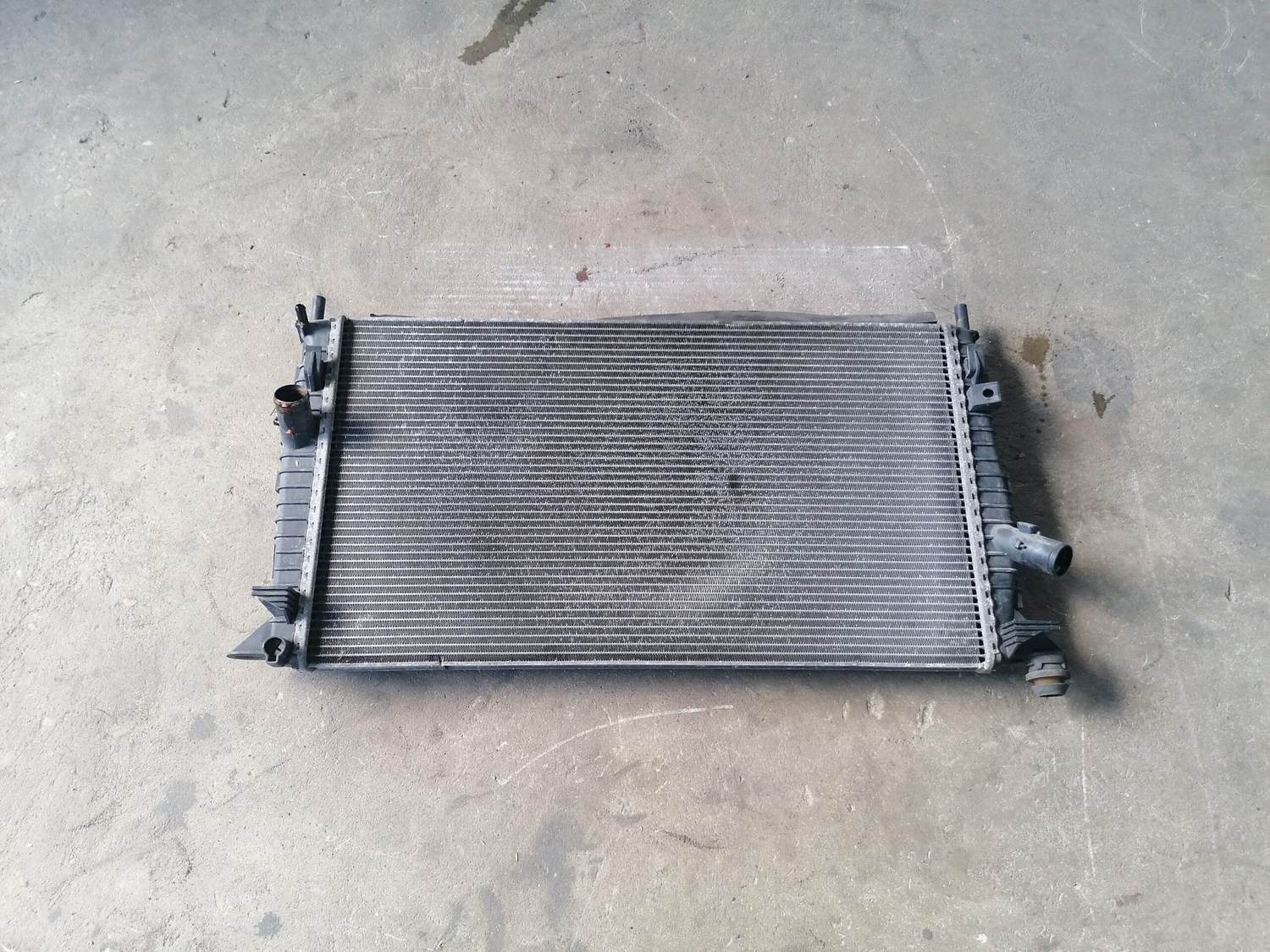 Dzesēšanas radiators priekš VOLVO C30 2008 SILVER