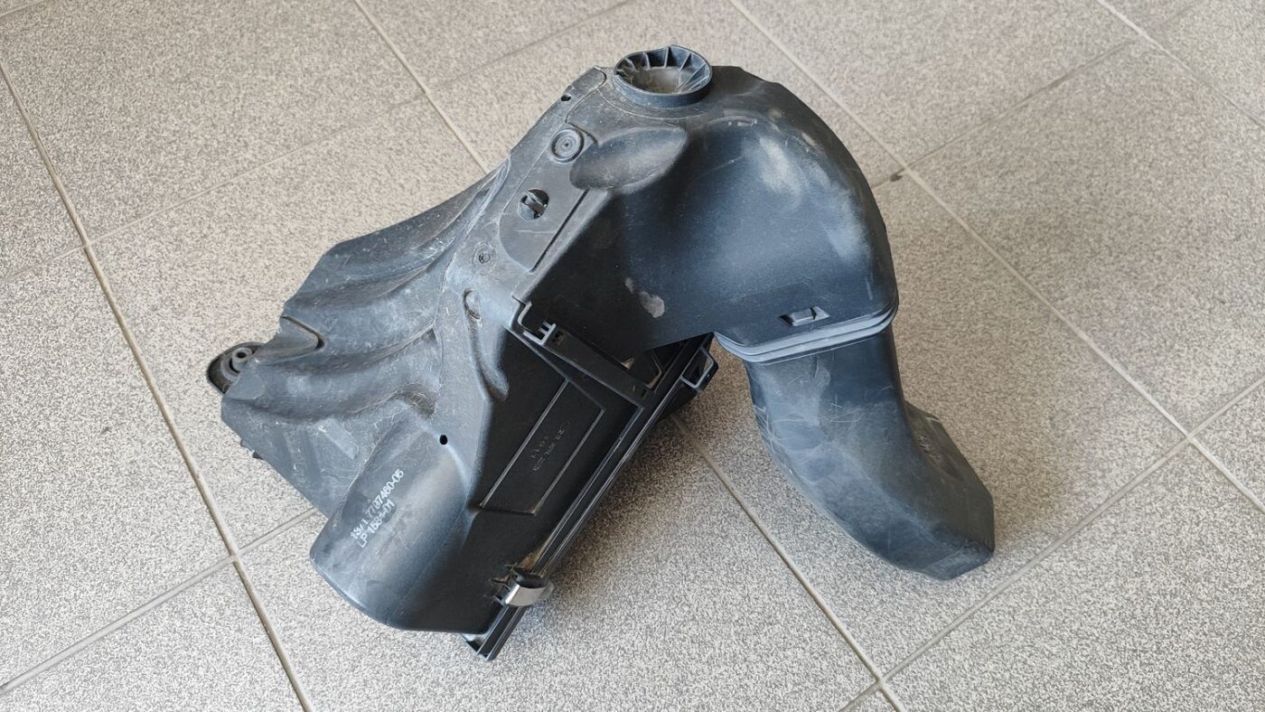 Gaisa filtra korpuss priekš BMW 1 E87 2009 WHITE