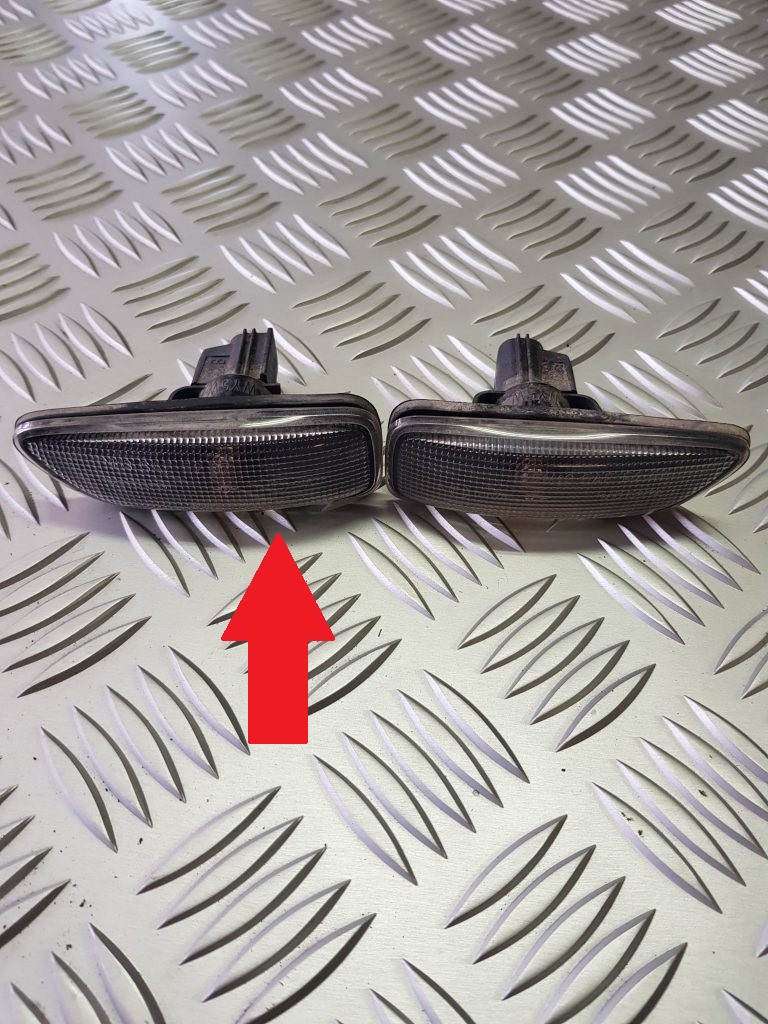 Pagrieziena signala lukturis priekš VOLVO XC70 2004 1 Pagrieziena signala lukturis priekš VOLVO XC70 2004