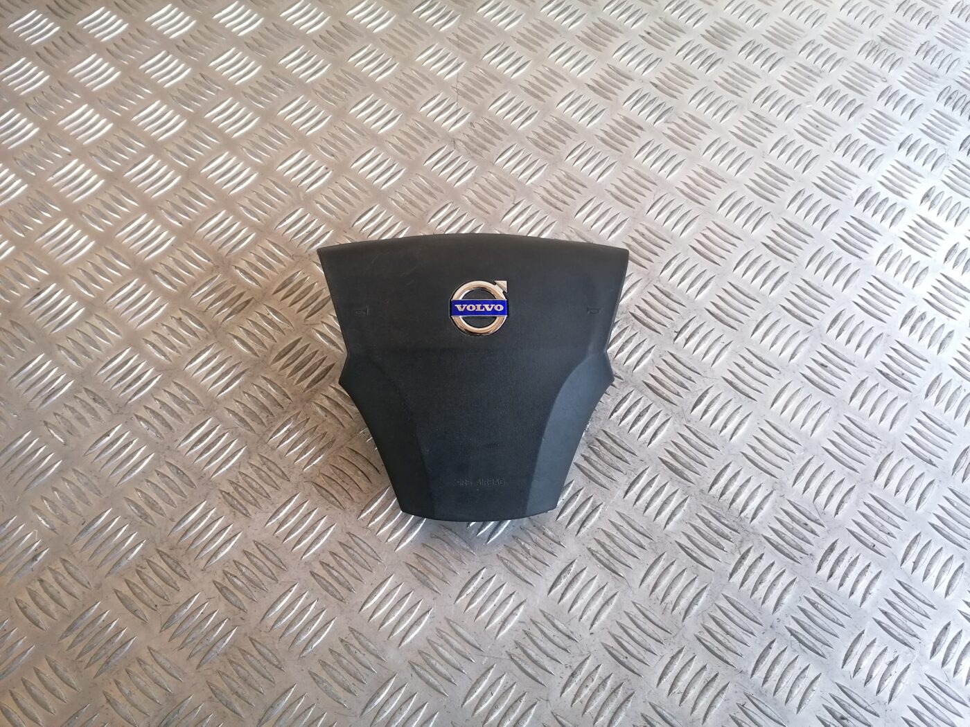 Stūres drošības spilvens priekš VOLVO C30 2008 SILVER 1 Stūres drošības spilvens priekš VOLVO C30 2008 SILVER