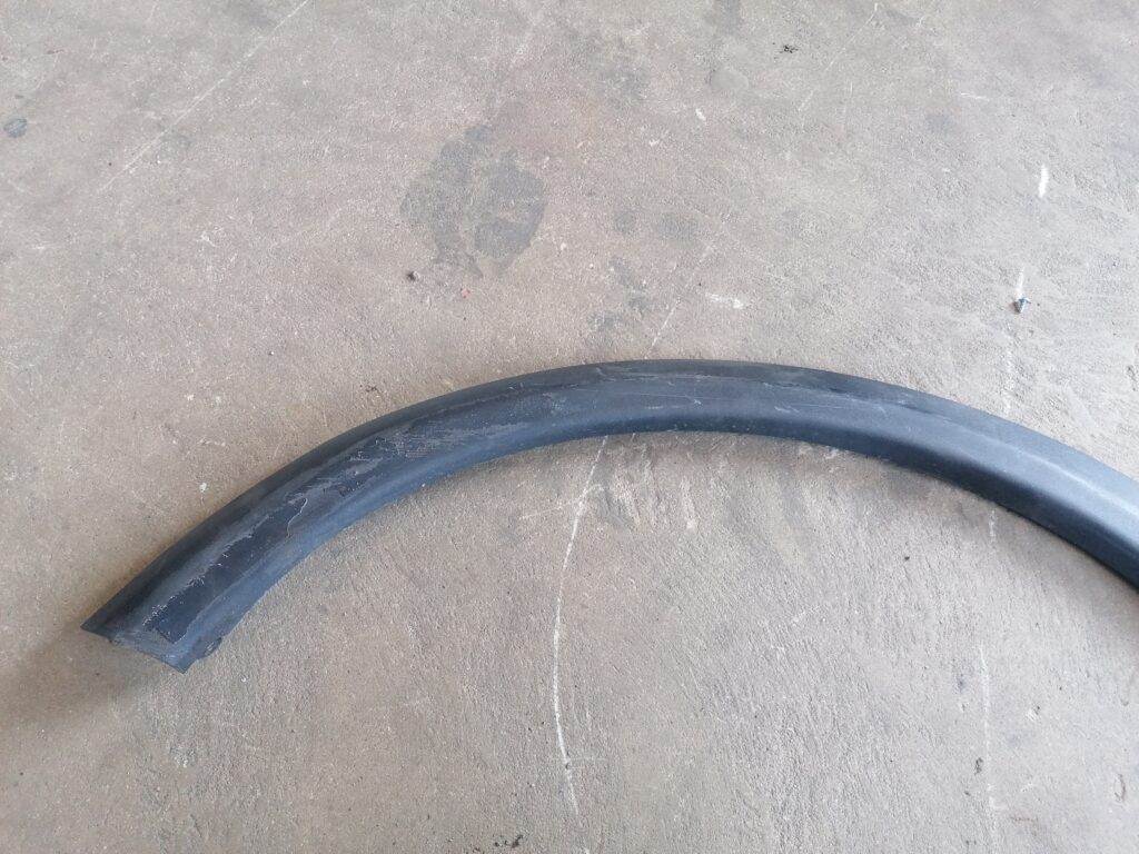 Aizmugurēja spārna uzlika (moldings) priekš VOLVO C30 2008 SILVER