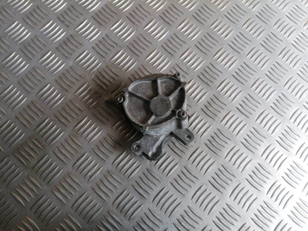 Vakuuma sūknis priekš VOLVO C30 2008 SILVER