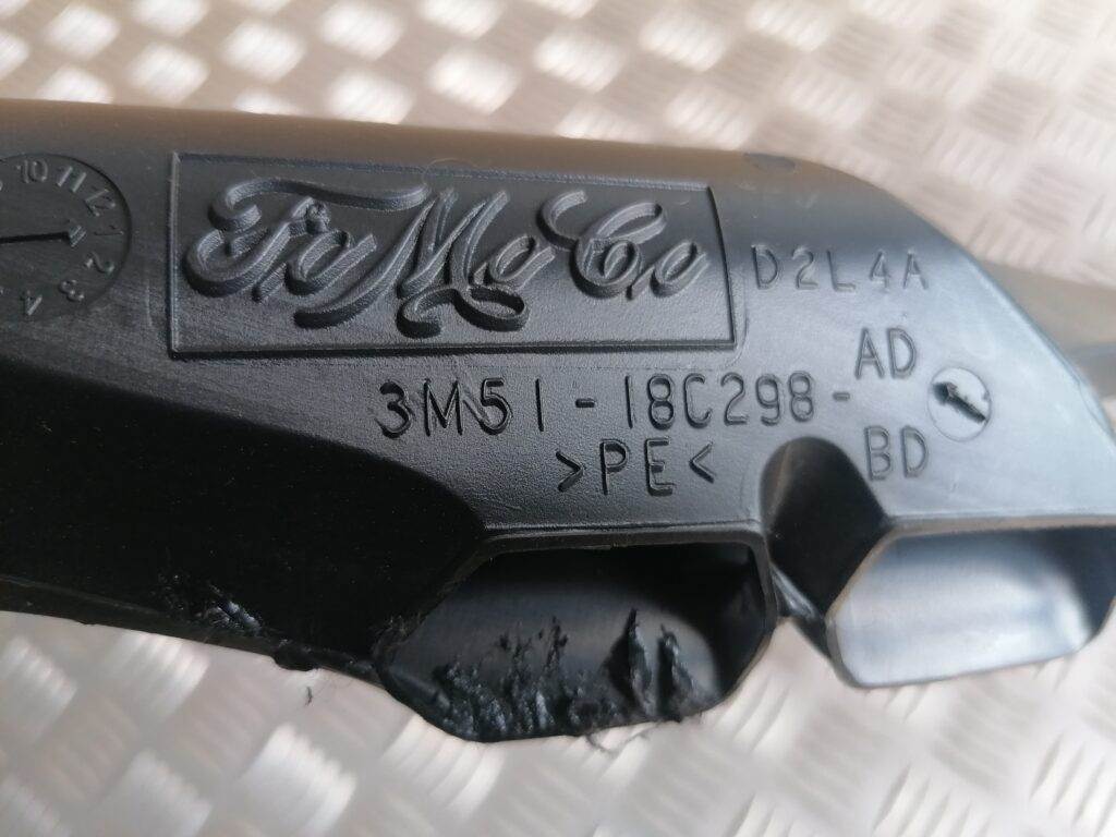 Salona gaisa vads priekš VOLVO C30 2008 SILVER