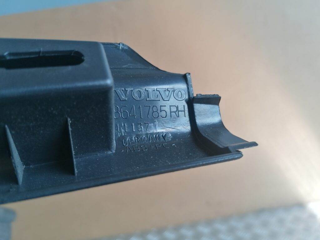 Sliekšņa priekšēja laba uzlika (salonā) priekš VOLVO C30 2008 SILVER 3 Sliekšņa priekšēja laba uzlika (salonā) priekš VOLVO C30 2008 SILVER