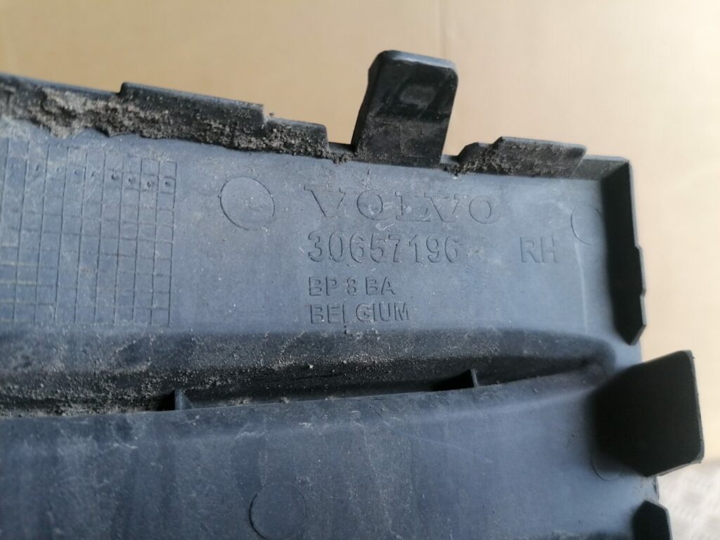 Miglas luktura reste, pa labi priekš VOLVO C30 2008 SILVER 3 Miglas luktura reste, pa labi priekš VOLVO C30 2008 SILVER