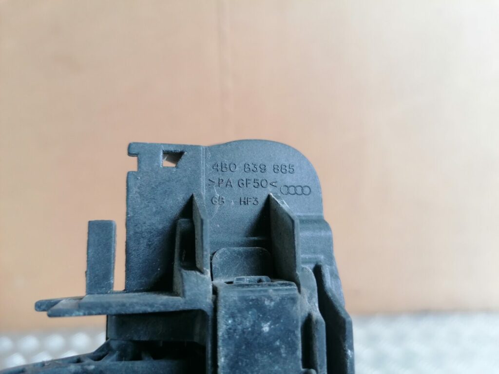 Priekšējāis labais durvju rokturis priekš AUDI A4 2008 AVANT 3 Priekšējāis labais durvju rokturis priekš AUDI A4 2008 AVANT